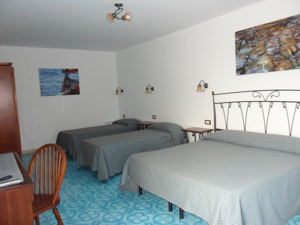 Hotel Punta Barone Santa Marina Salina Room photo